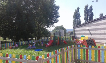 Finalmente l'estate: il bel tempo ci permette di giocare nel nostro bel giardino!